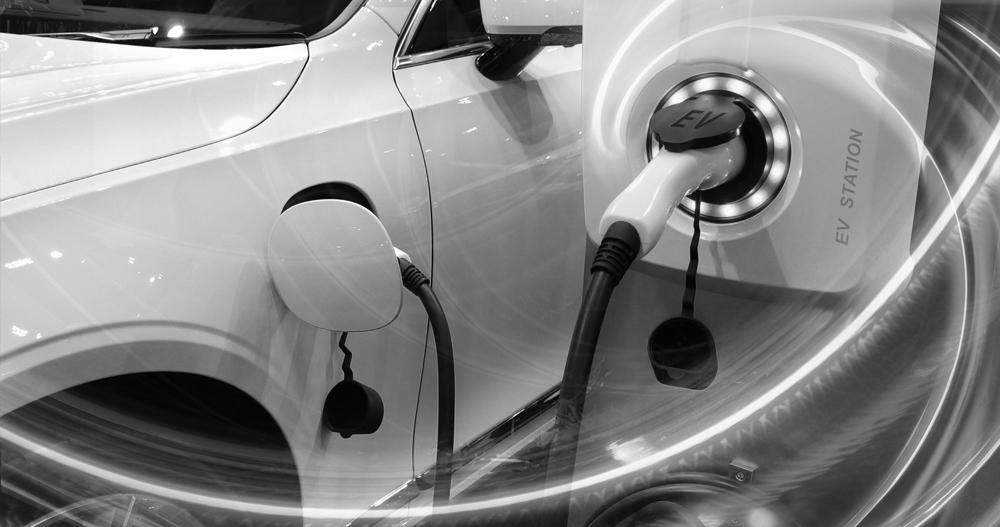 Automóvil eléctrico cargándose